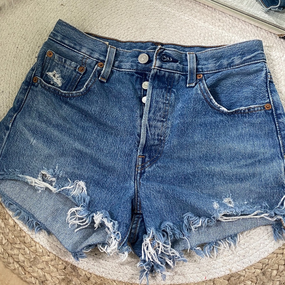 Levi’s 501 denim shorts size 26
